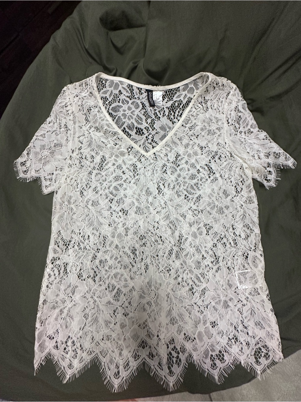 H&M White Floral Lace V-Neck Short Sleeve Top